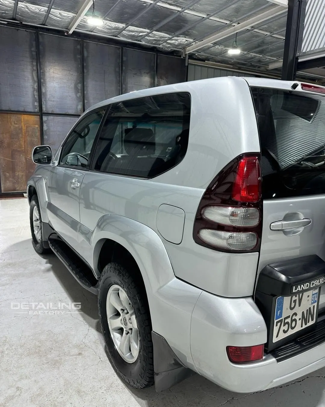 Toyota Land Cruiser gris après préparation